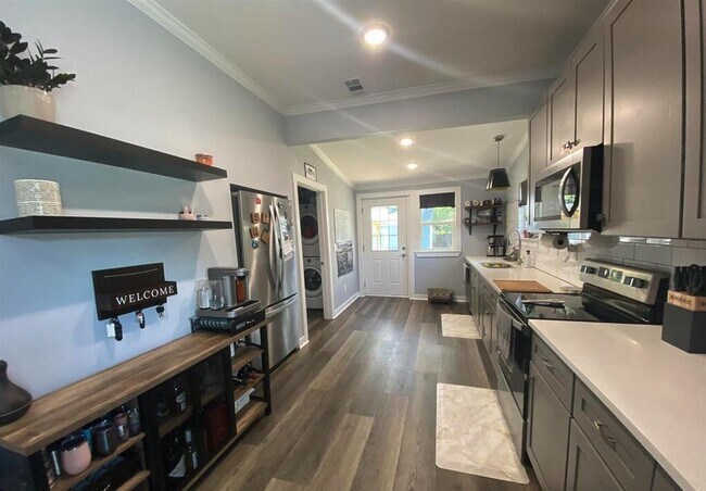 Building Photo - 1106 W Gregory St