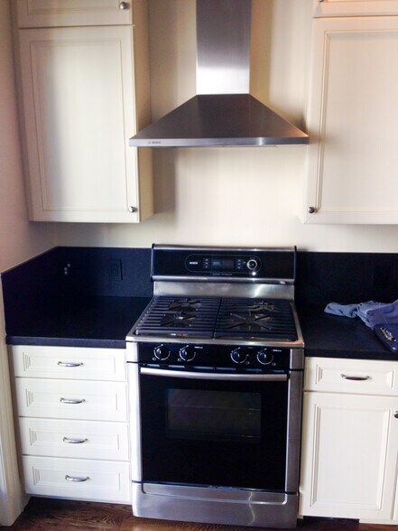 Building Photo - 1866 Golden Gate Ave