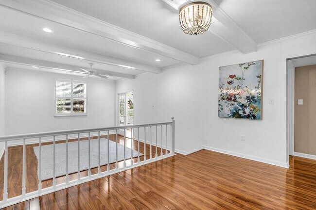 Building Photo - Prime Greenville Location! 3BR Ground Floor Condo in Gated Community