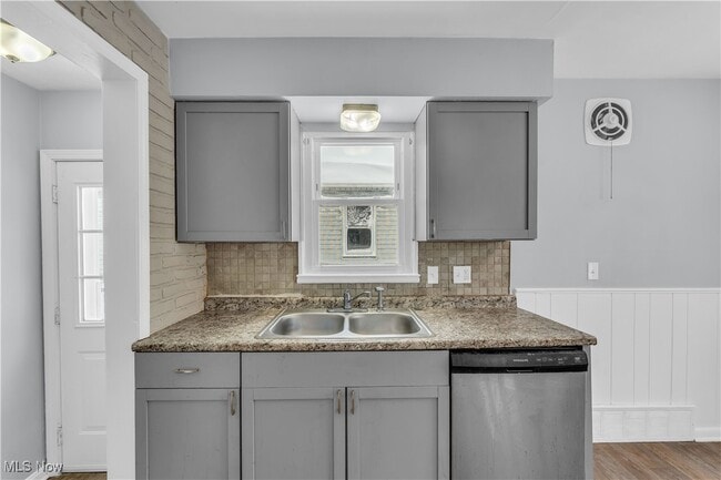 Building Photo - 15304 Benhoff Dr