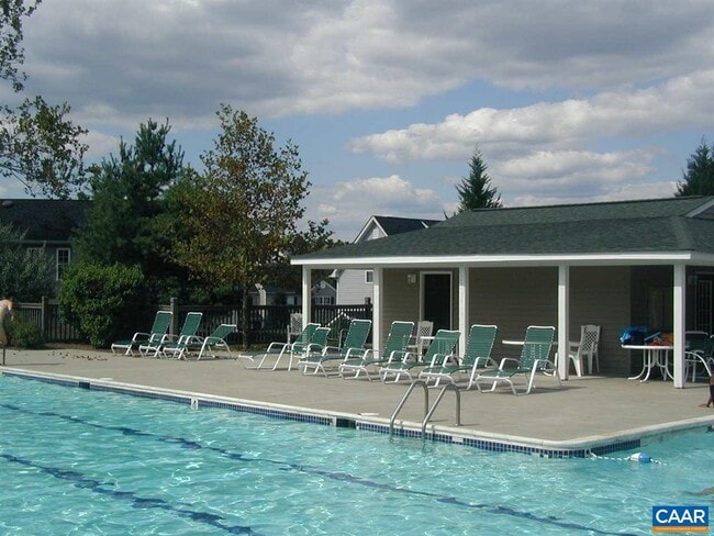 Building Photo - 136 Goldenrod Ct