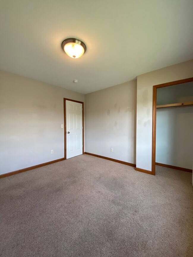 Building Photo - 146 Tulip Blvd