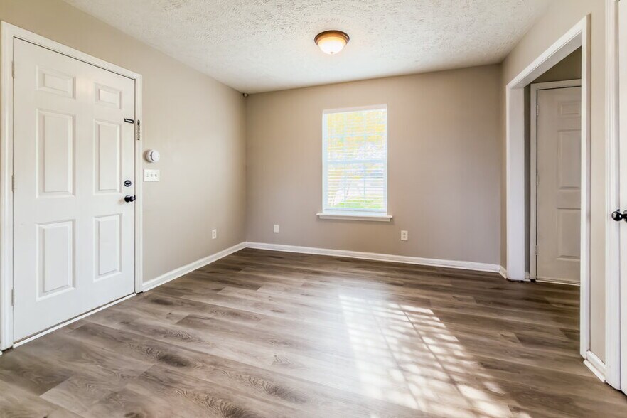Building Photo - 1435 Tuffnell Dr