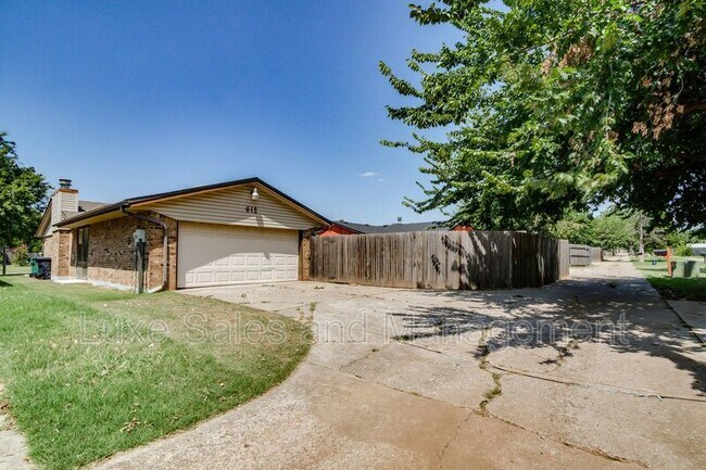 Building Photo - 612 NW 139th St