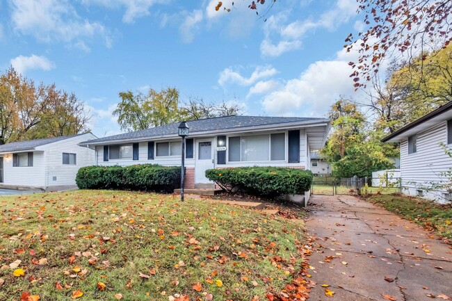 Building Photo - Charming 3-Bedroom Home in St. Louis  Sect...