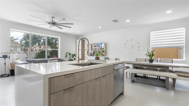 Building Photo - 321 SW 194th Ave