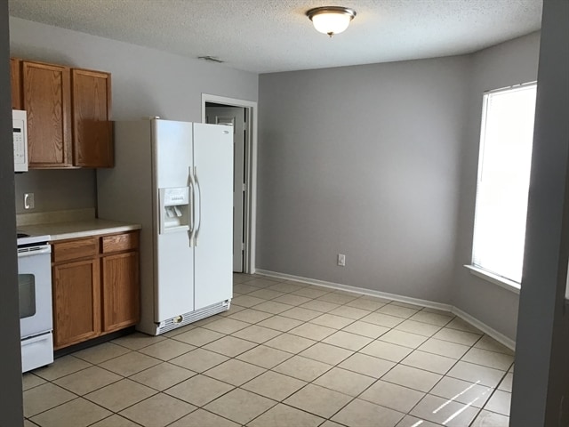 Building Photo - 662 Holly Rose Way