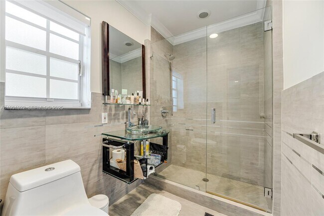 Building Photo - 140 N Hibiscus Dr