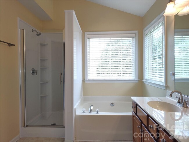 Building Photo - 9405 Mitchell Glen Dr