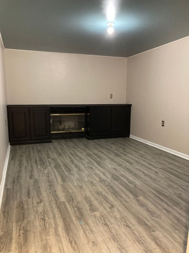 Building Photo - **Backyard offers County Setting in City L...