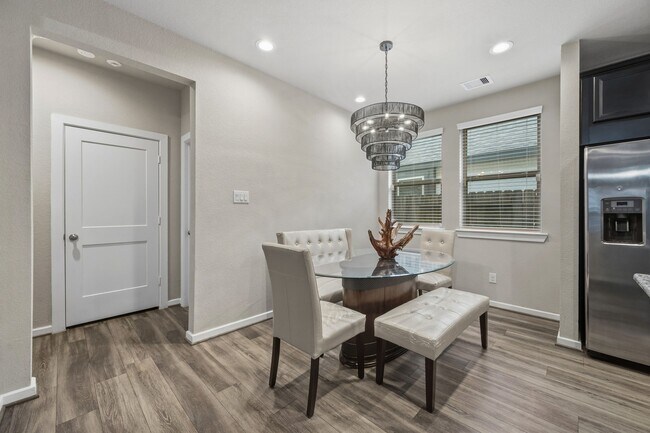 Building Photo - 16323 Apache Wds Wy