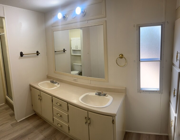 Building Photo - 9631 Arleen Ave