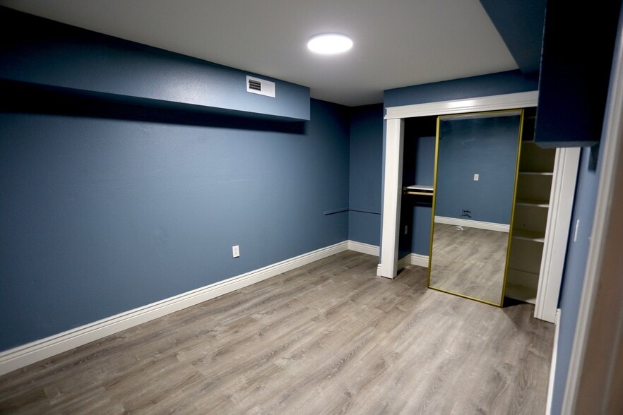 Building Photo - 9239 W Zuni Dr
