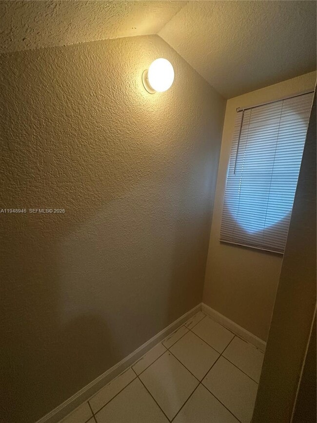 Building Photo - 2440 SE 14th Ave