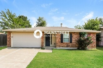 Building Photo - 4 Bedroom Pet-Friendly Home in Arlington, TX with Main Street Renewal