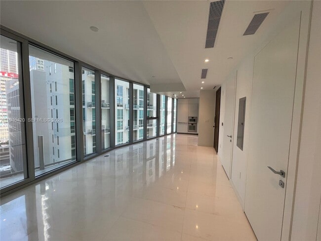 Building Photo - 300 Biscayne Blvd Way