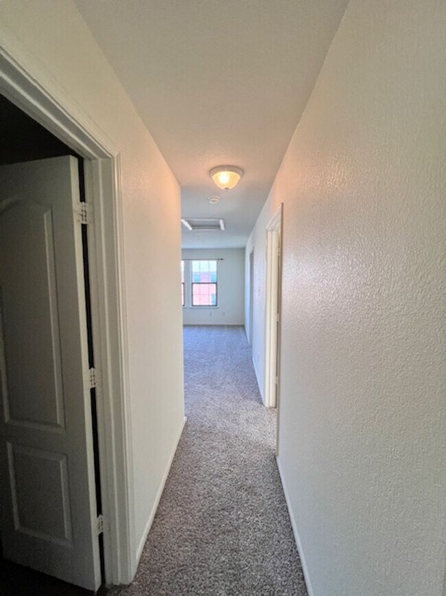 Building Photo - NorthPark / Taylor, TX / 4 bedrooms / Approx 2932 sq. ft. / Refrigerator / Washer & Dryer / New C...