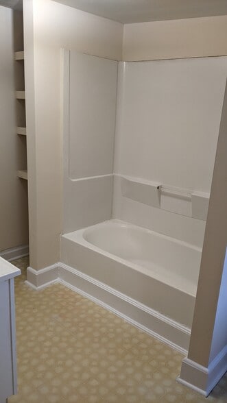 Building Photo - 7 Newlinville Rd