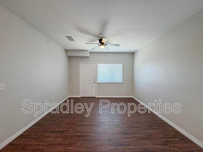 Building Photo - 1124 W Ave O