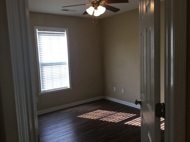 Building Photo - 378 Walden Ridge Ct