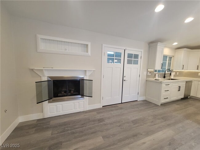 Building Photo - 5836 Corazon Dr