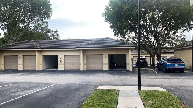 Building Photo - 2060 Greenview Shores Blvd
