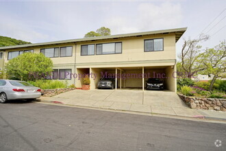 Building Photo - Immaculate Corner Unit Apartment Close to ...