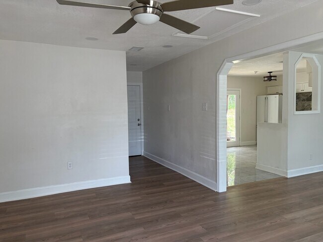 Building Photo - 1484 Van Delia Rd