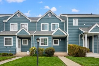 Building Photo - 702 Somerset Knoll