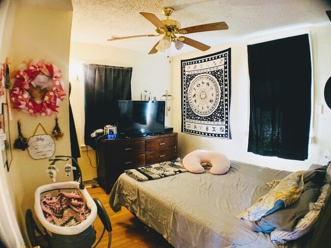 Building Photo - STAFFORD DUPLEX - CLOSE TO TBS GATE OF QUA...