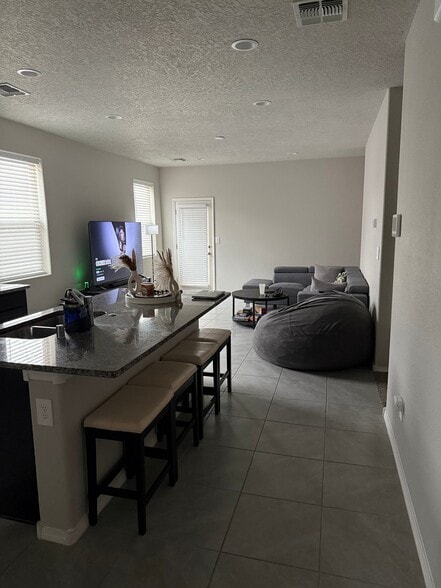 Building Photo - 1987 Tesoro Loop NW