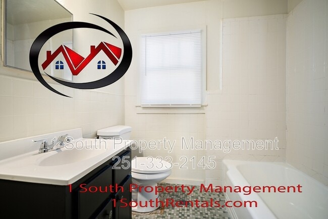 Building Photo - 476 Summerville St