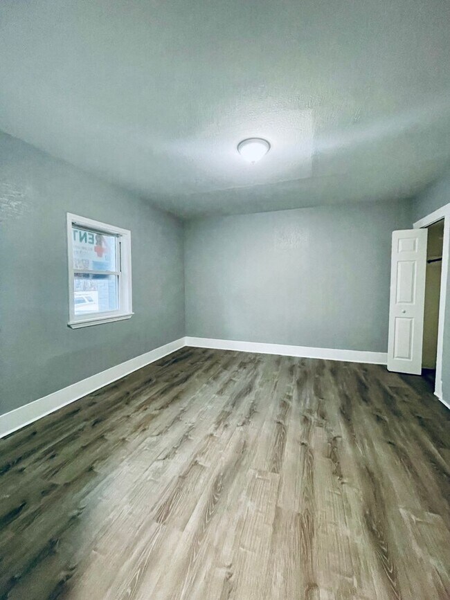 Building Photo - Experience Elevated Living in the Heart of Mt. Washington!