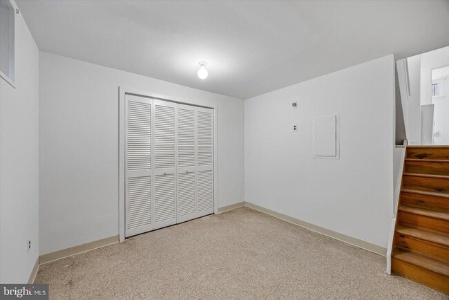 Building Photo - 517 S Randolph Ct