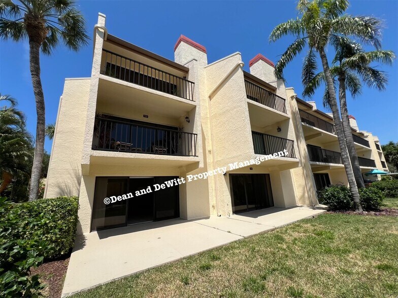 Building Photo - 2 Bed/2 Bath - Unit P8