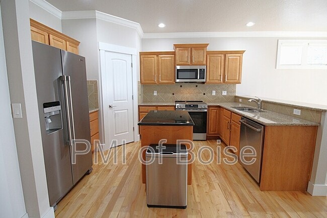 Building Photo - 2271 E Powder River St