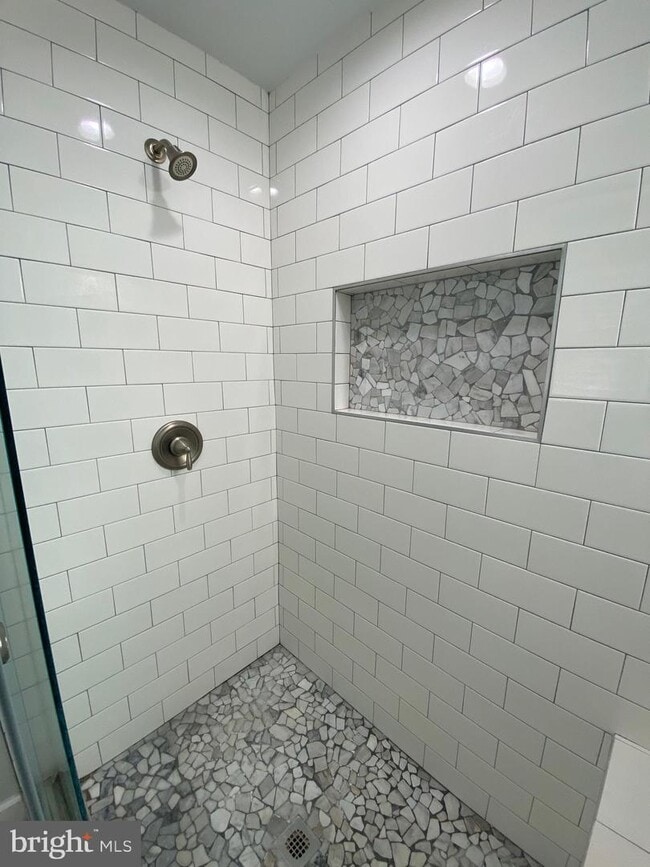 Building Photo - 45395 Woodlawn Dr