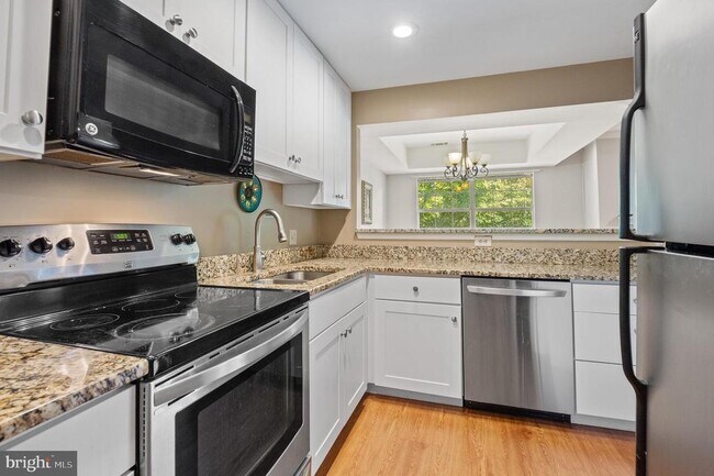 Building Photo - 5705 Chapman Mill Dr