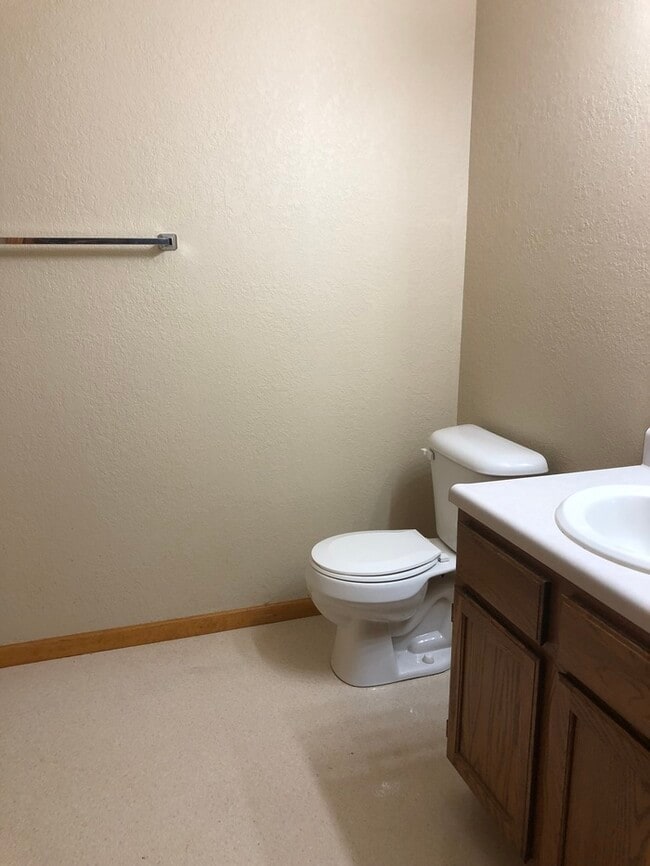 Building Photo - COMING SOON!!! 3 BEDROOM HOUSE!