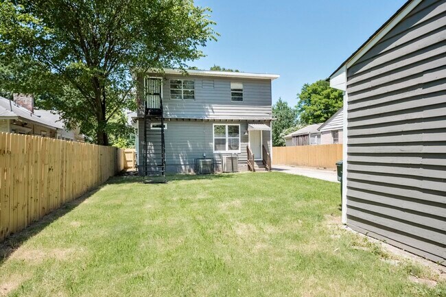 Building Photo - 1553 North Pkwy