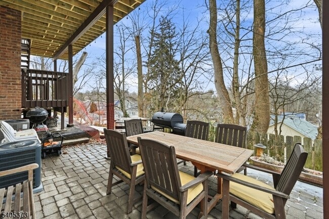 Building Photo - 76 Mt Kemble Ave