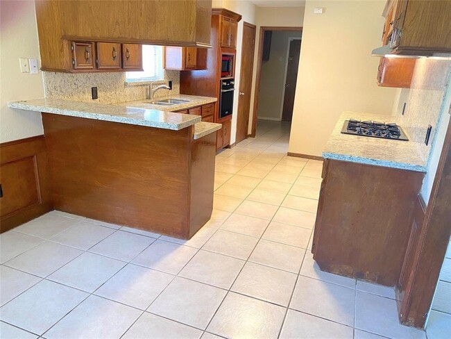 Building Photo - 323 Maybrook Dr