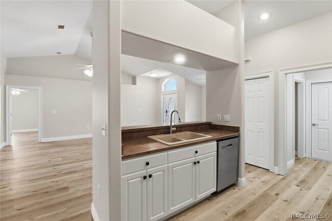 Building Photo - 8520 N Elkcam Blvd