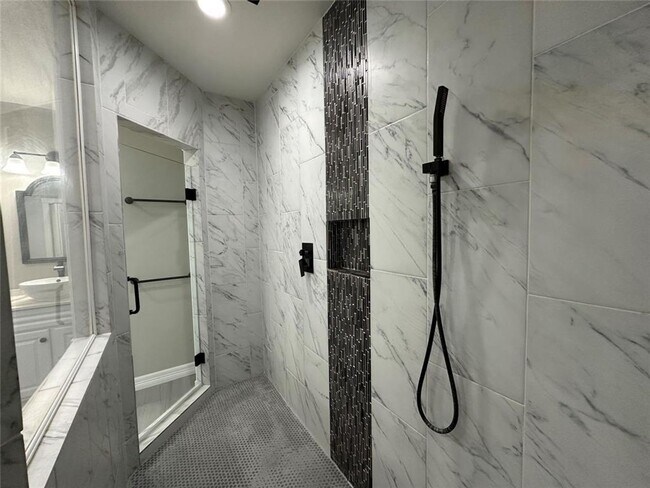 Building Photo - completely renovated 1930 Craftsman bungalow in the sought after Brooke Smith subdivision of Hous...