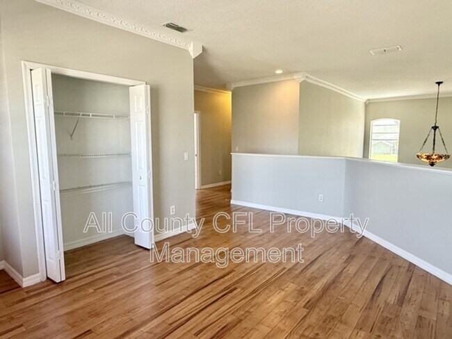 Building Photo - 2300 The Oaks Blvd