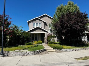 Building Photo - Executive 3 Bedroom 2.5 Bathroom 1800 sqft...