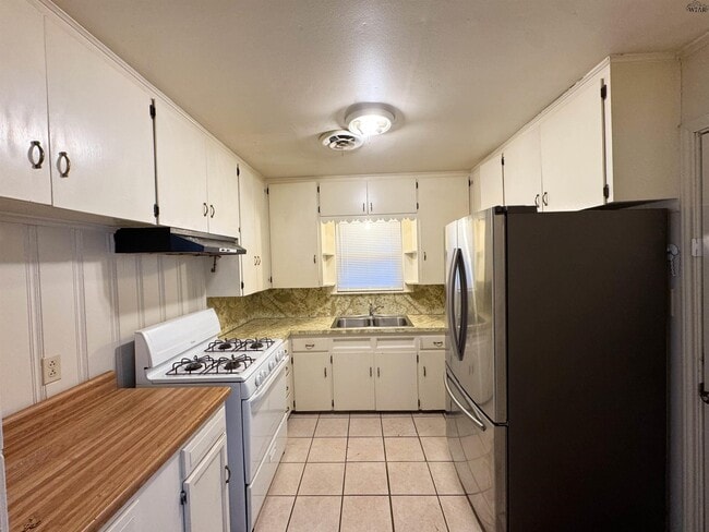 Building Photo - 1612 Hursh Ave