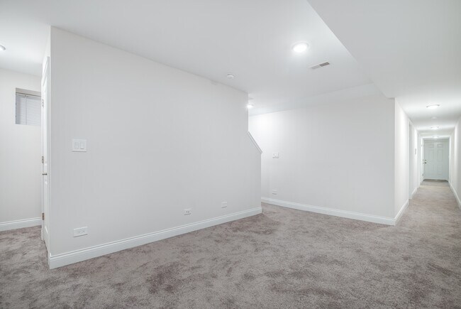 Building Photo - 5407 S Harper Ave