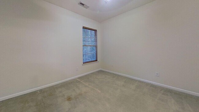 Building Photo - 3 bed / 2.5 bath - Move-in today!