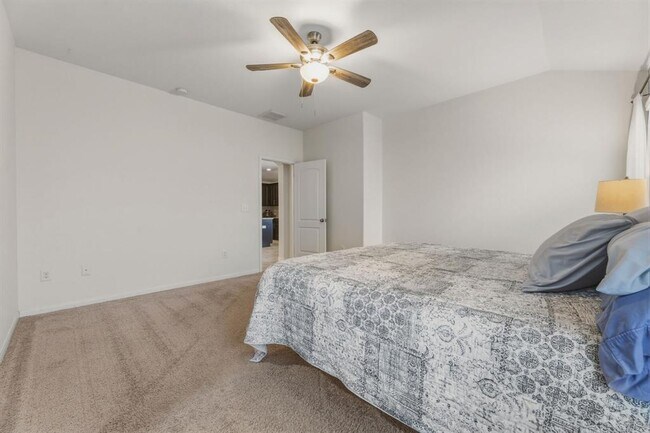 Building Photo - 5809 Scenic Lake Dr